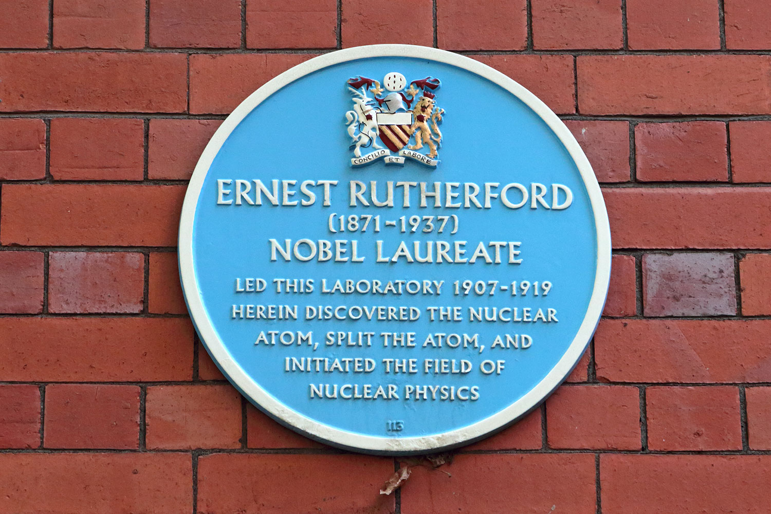 Ernest Rutherford blue plaque in Manchester